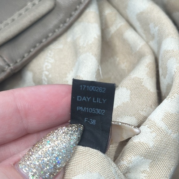 MARCIANO Bag in tan leather with light gold hardware - Picture 10 of 11